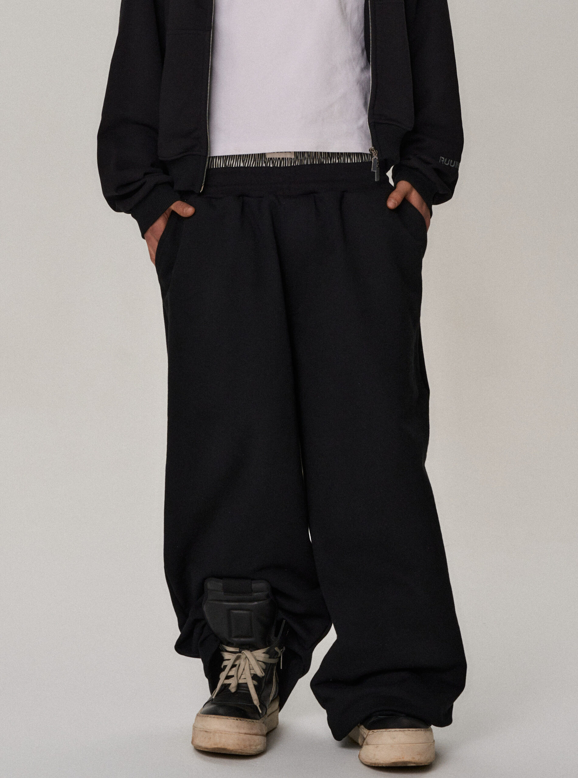 boxer pants / black